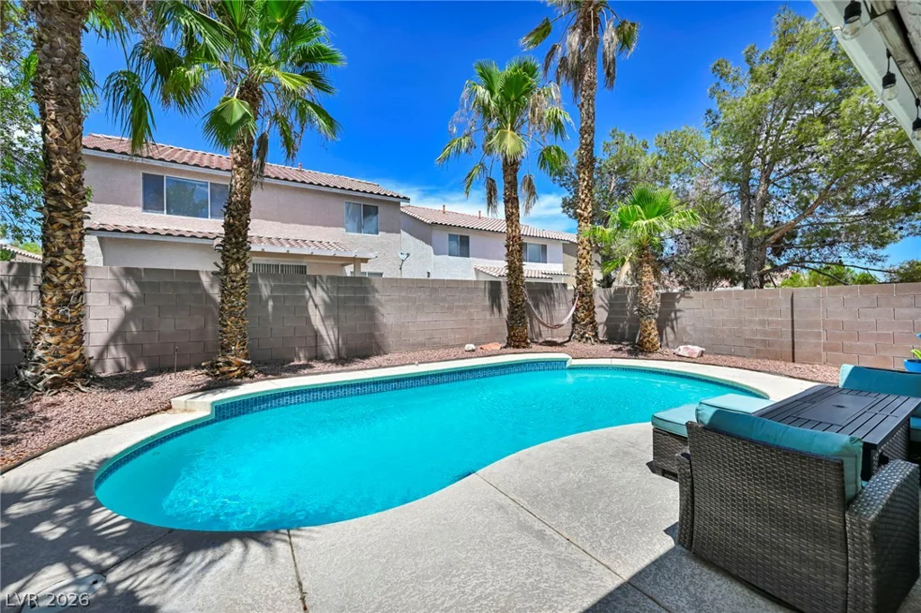 10052 Lemon Valley, Las Vegas, NV 89147