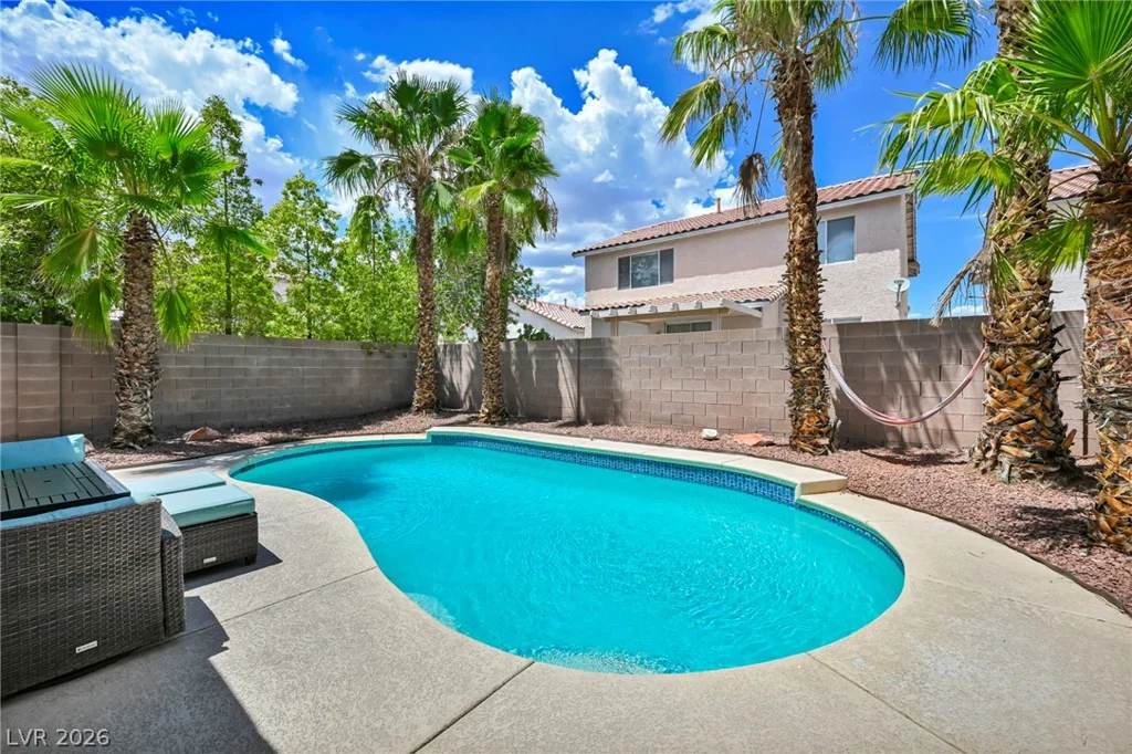 10052 Lemon Valley, Las Vegas, NV 89147