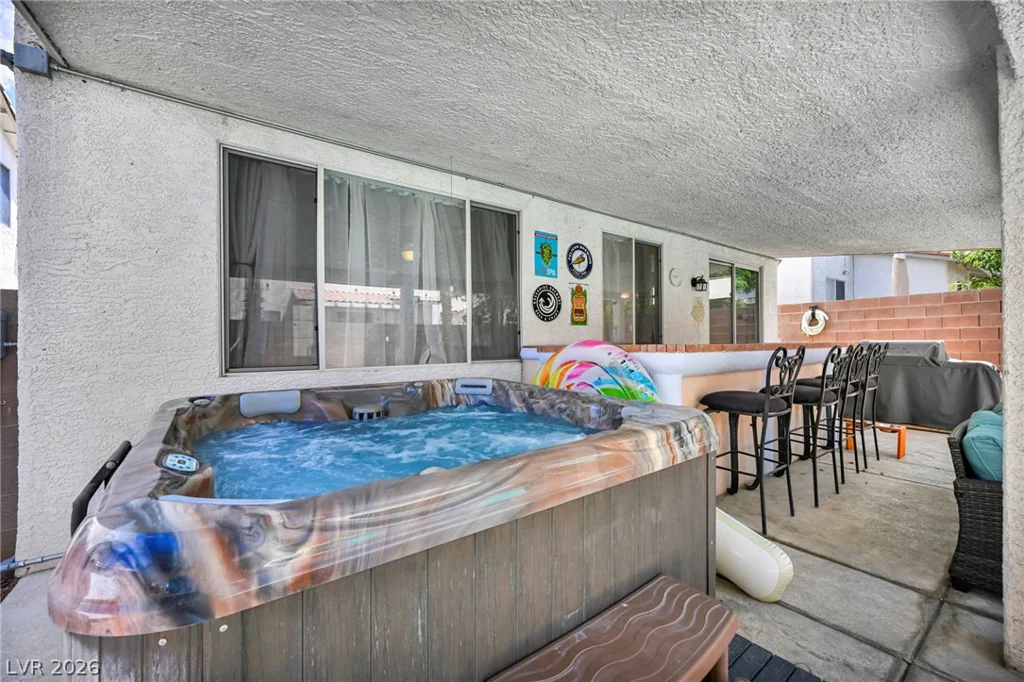 10052 Lemon Valley, Las Vegas, NV 89147