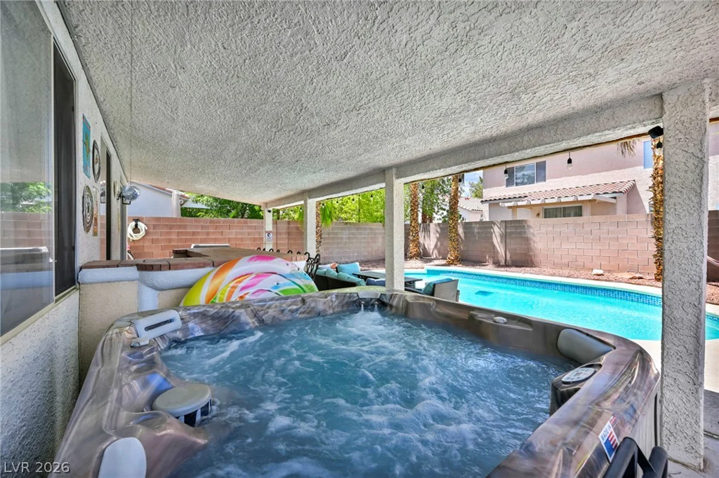10052 Lemon Valley, Las Vegas, NV 89147