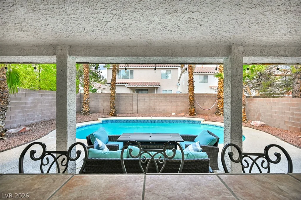 10052 Lemon Valley, Las Vegas, NV 89147