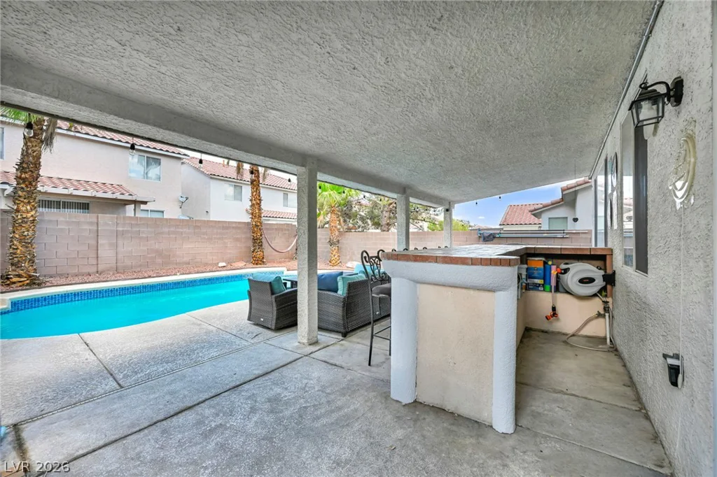10052 Lemon Valley, Las Vegas, NV 89147