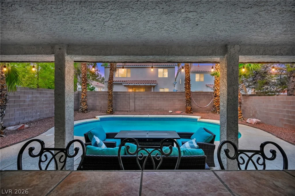 10052 Lemon Valley, Las Vegas, NV 89147