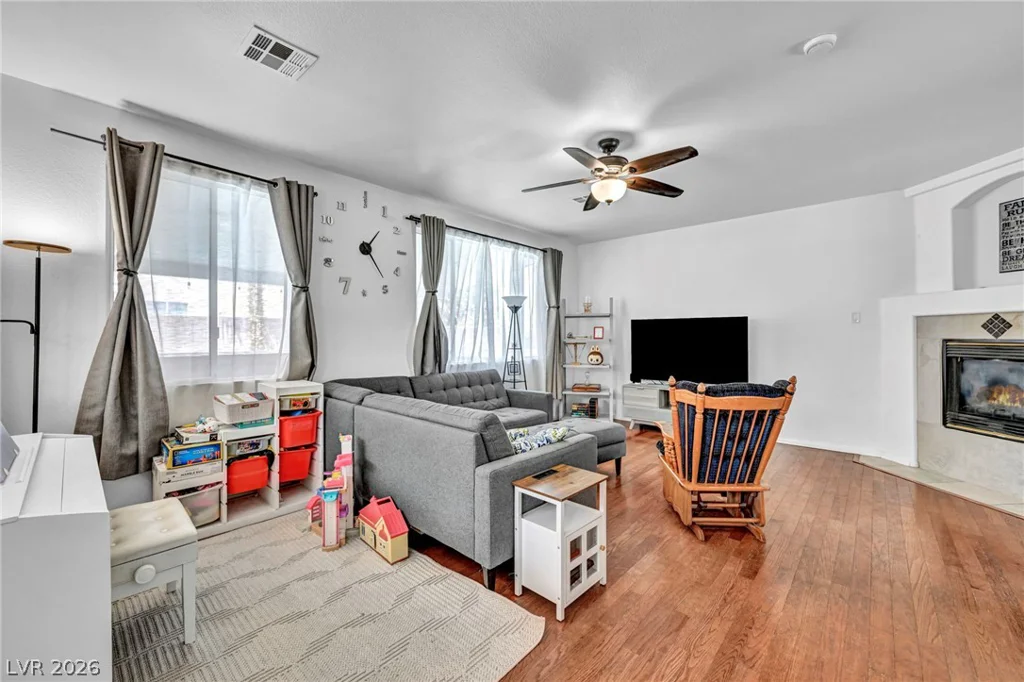 10052 Lemon Valley, Las Vegas, NV 89147