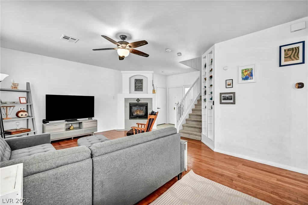10052 Lemon Valley, Las Vegas, NV 89147