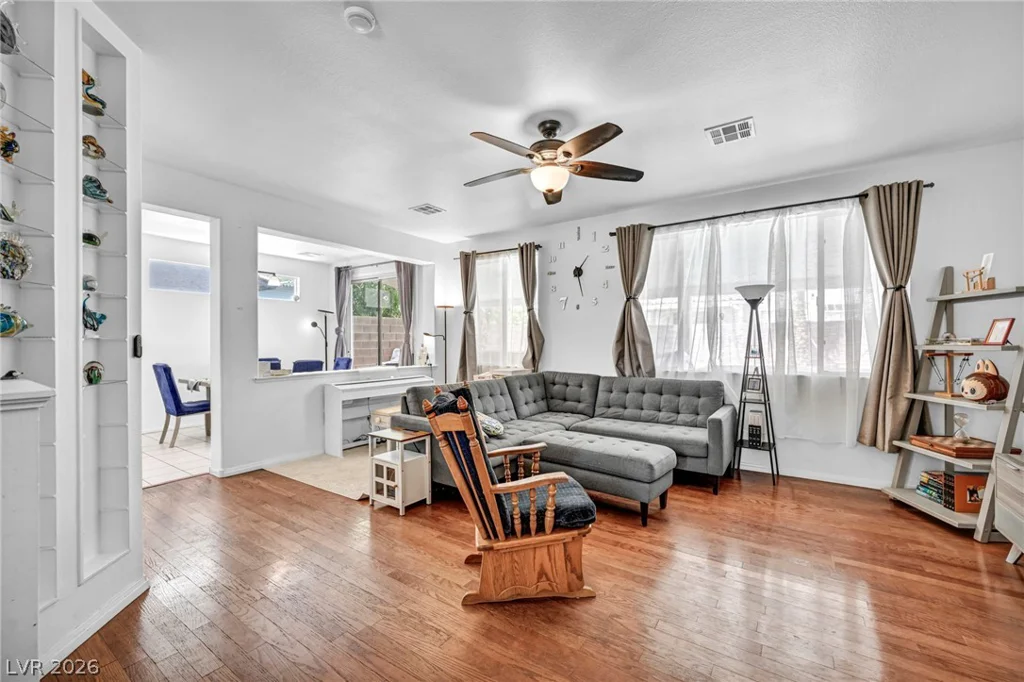 10052 Lemon Valley, Las Vegas, NV 89147
