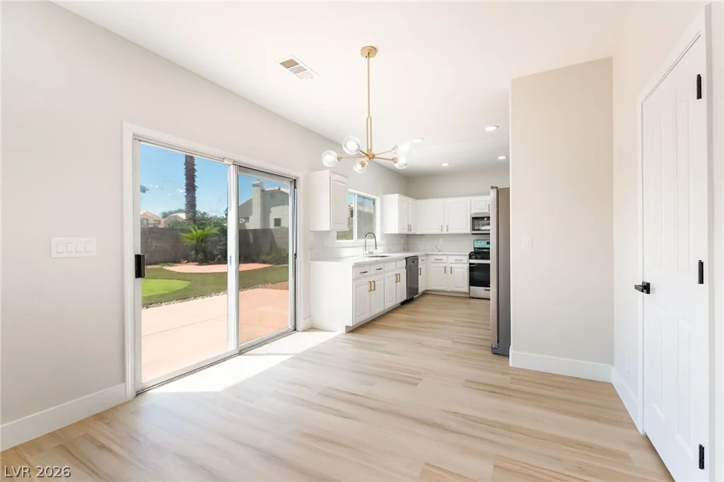 1293 Silver Knoll, Las Vegas, NV 89123