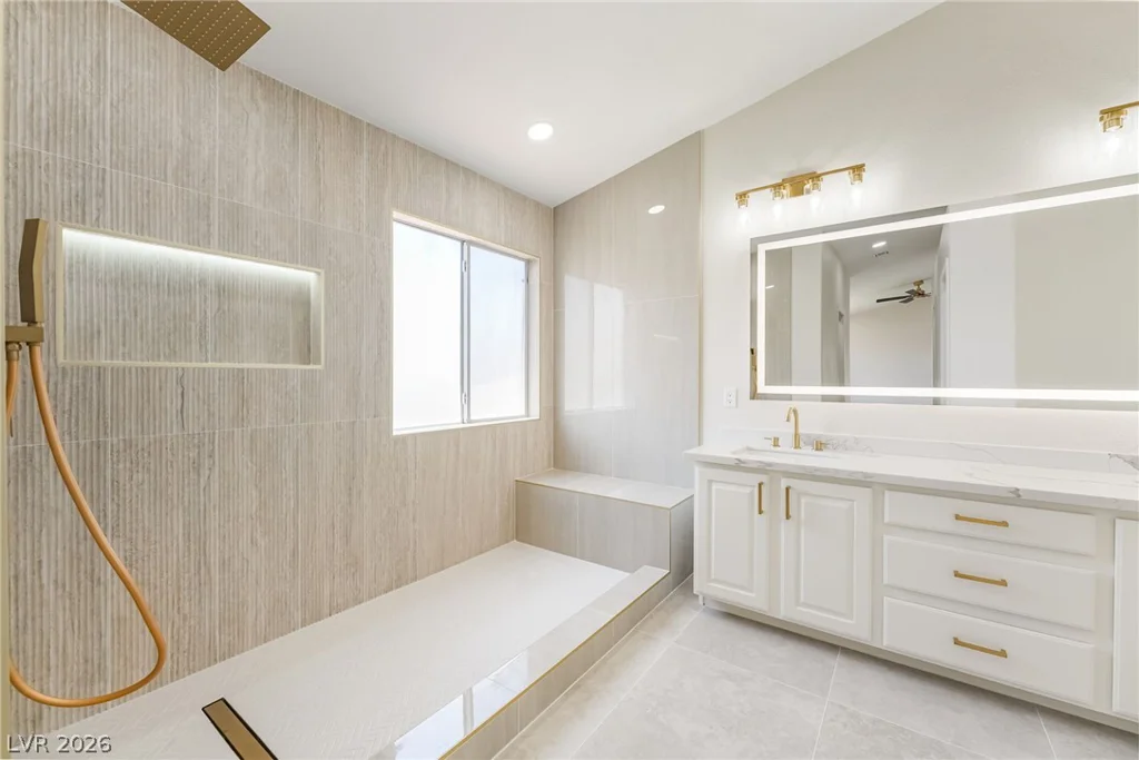 1293 Silver Knoll, Las Vegas, NV 89123