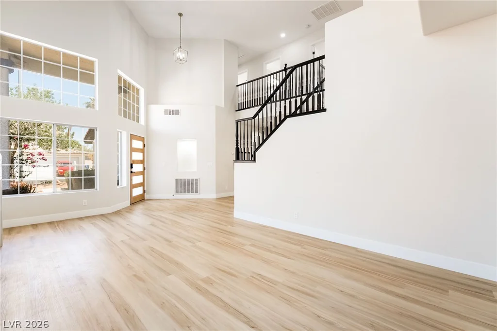 1293 Silver Knoll, Las Vegas, NV 89123