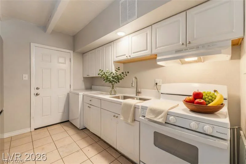 2104 White, North Las Vegas, NV 89030