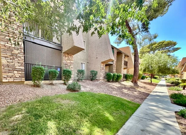 5317 Indian River, Las Vegas, NV 89103