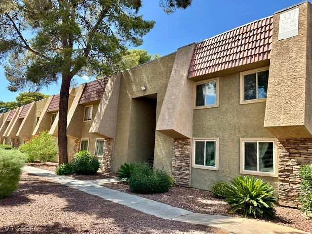 5317 Indian River, Las Vegas, NV 89103