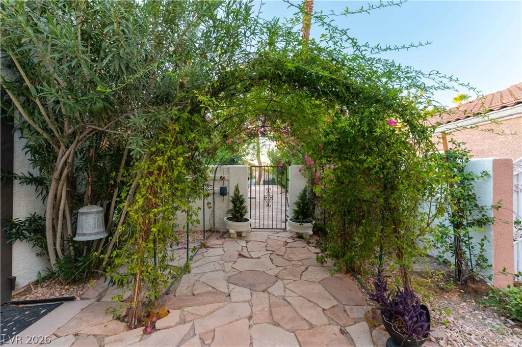 3880 Placita Del Rico, Las Vegas, NV 89120