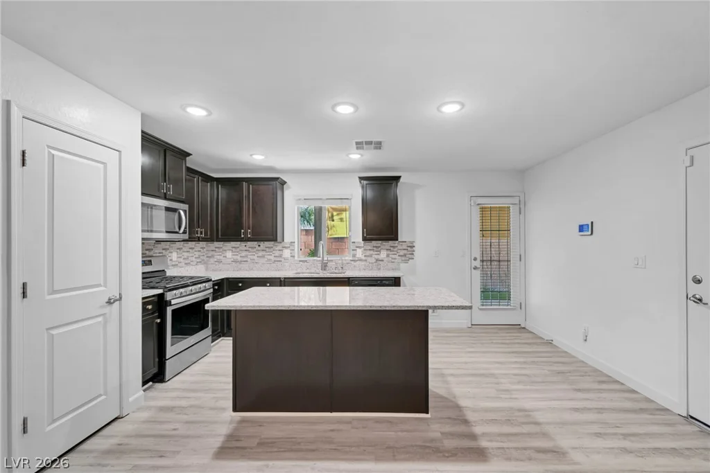 2483 Silk Tree Mimosa, Las Vegas, NV 89115