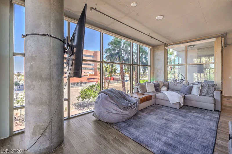 353 Bonneville, Las Vegas, NV 89101