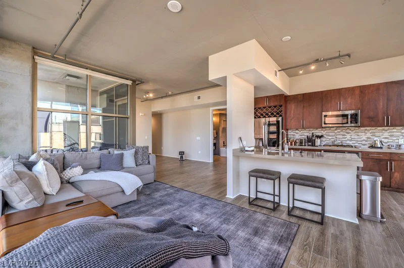 353 Bonneville, Las Vegas, NV 89101