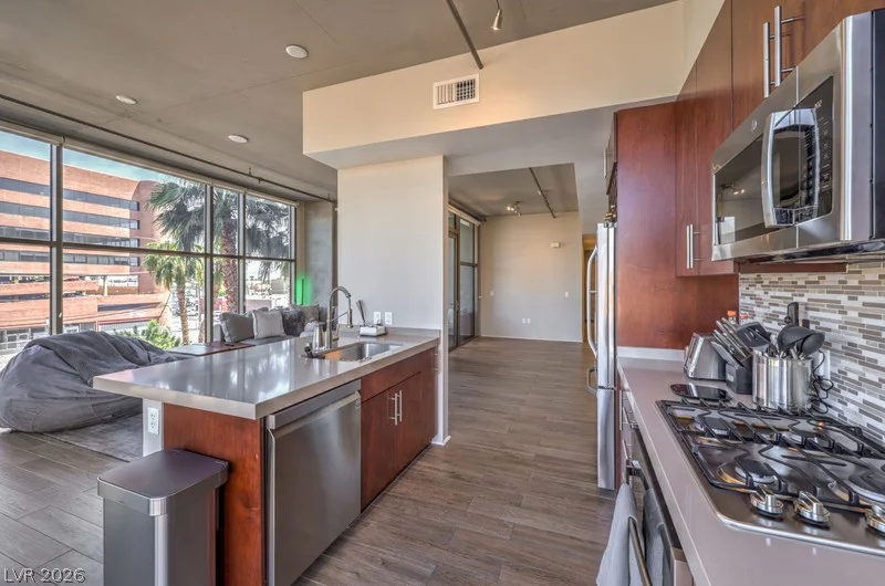353 Bonneville, Las Vegas, NV 89101
