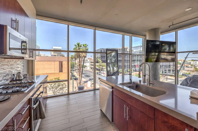 353 Bonneville, Las Vegas, NV 89101