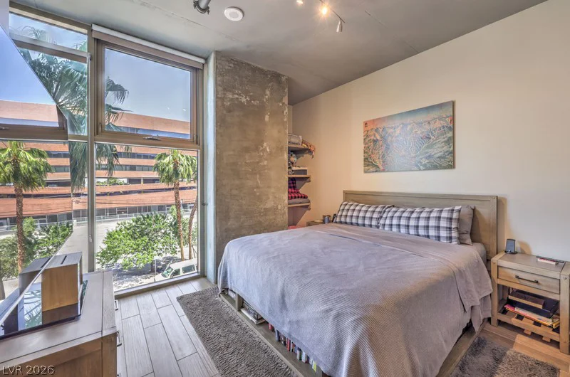 353 Bonneville, Las Vegas, NV 89101
