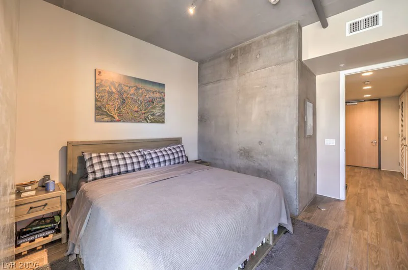 353 Bonneville, Las Vegas, NV 89101