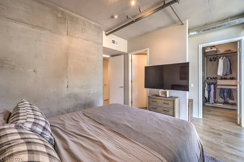 353 Bonneville, Las Vegas, NV 89101