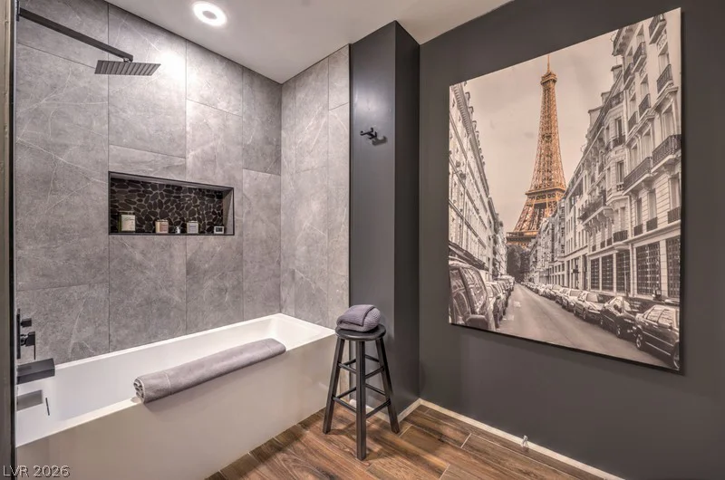353 Bonneville, Las Vegas, NV 89101