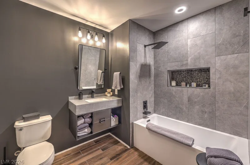 353 Bonneville, Las Vegas, NV 89101