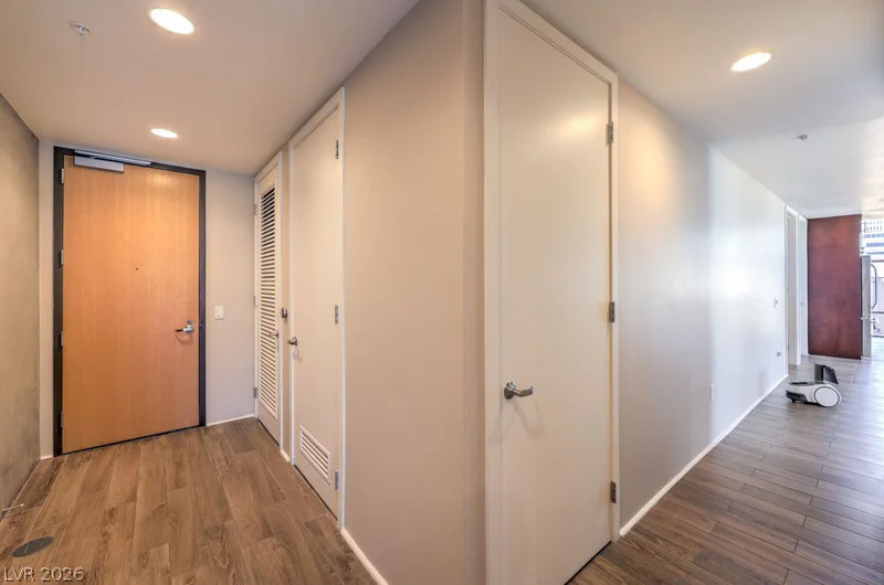 353 Bonneville, Las Vegas, NV 89101