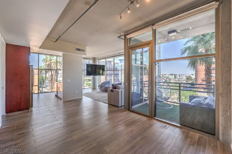 353 Bonneville, Las Vegas, NV 89101
