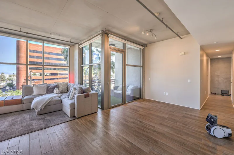 353 Bonneville, Las Vegas, NV 89101