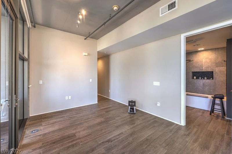 353 Bonneville, Las Vegas, NV 89101
