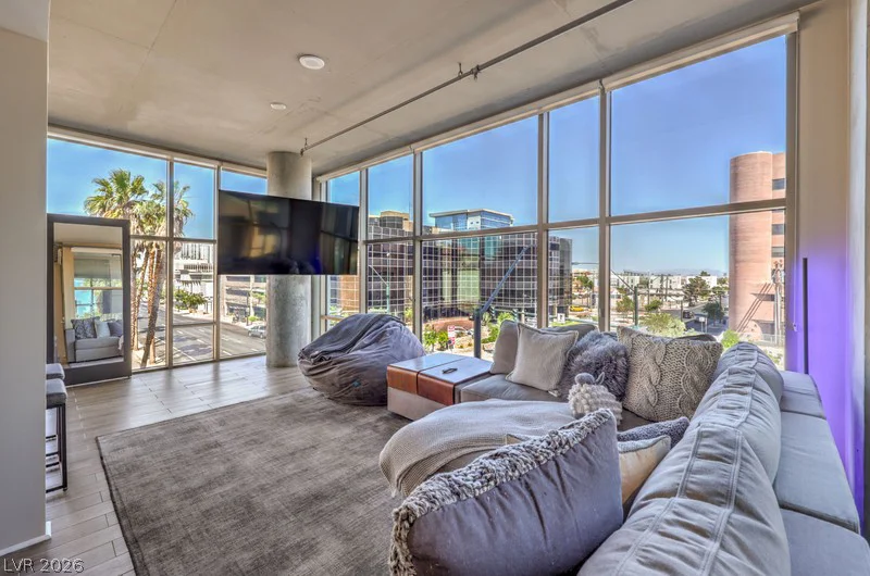353 Bonneville, Las Vegas, NV 89101