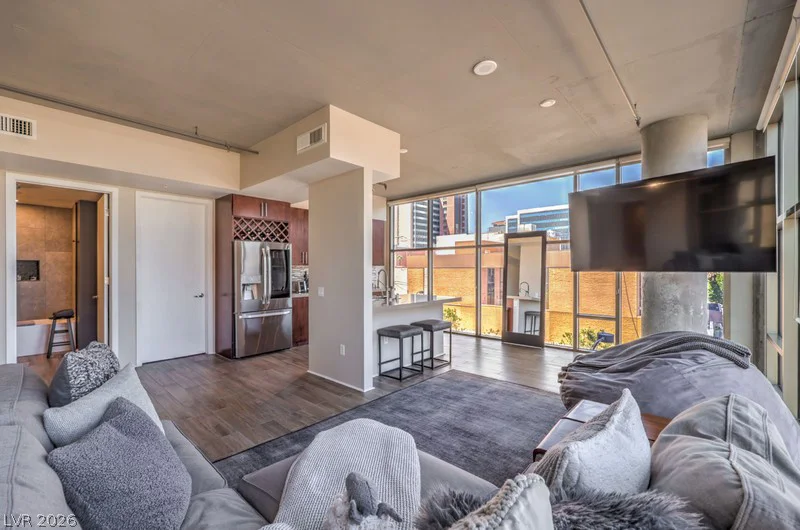 353 Bonneville, Las Vegas, NV 89101