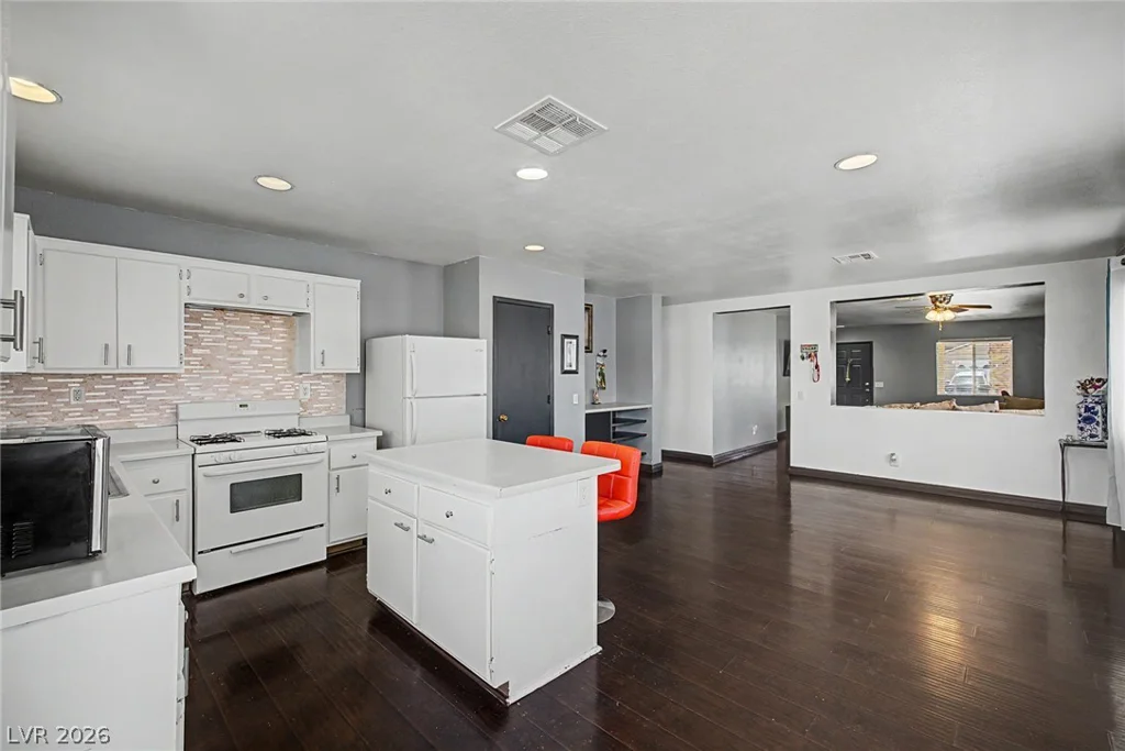 5854 Dana Rogers, Las Vegas, NV 89110