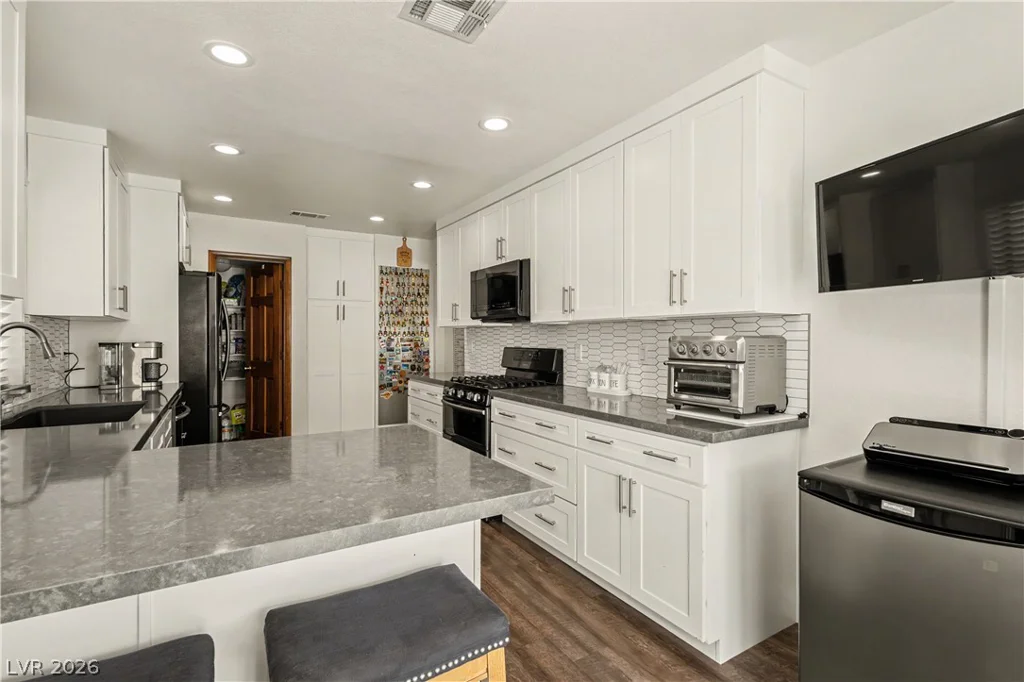 3040 Waterview, Las Vegas, NV 89117