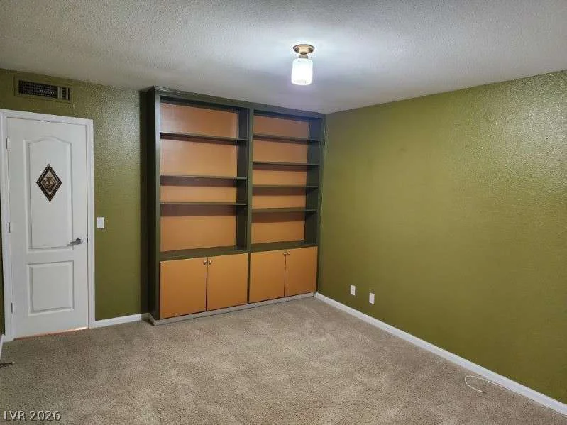 2838 Loveland, Las Vegas, NV 89109