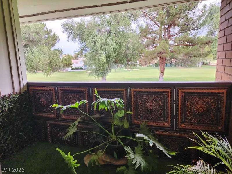 2838 Loveland, Las Vegas, NV 89109