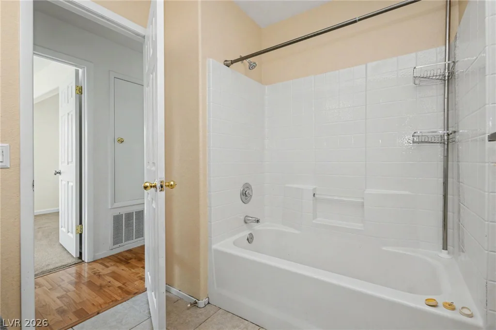 8216 Hollister, Las Vegas, NV 89131