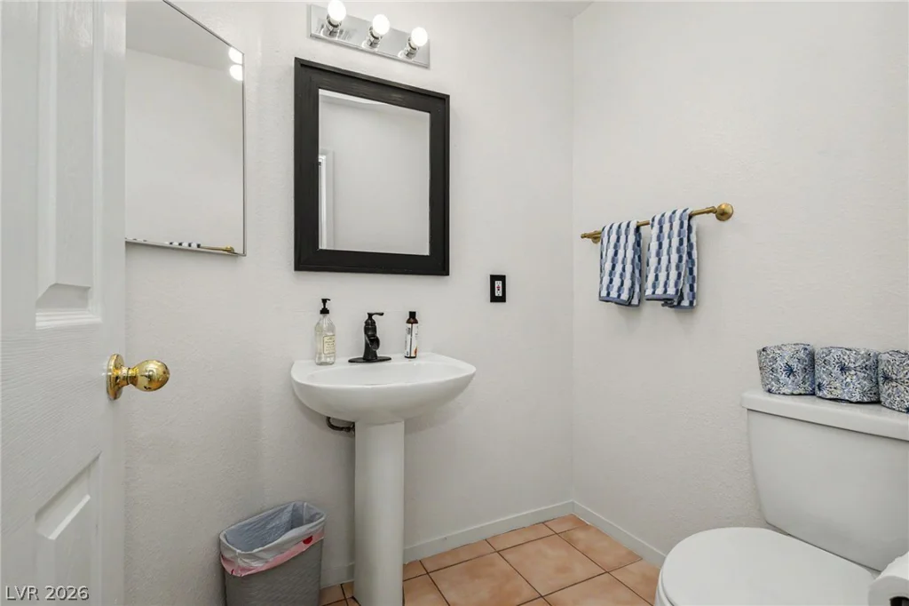 8216 Hollister, Las Vegas, NV 89131