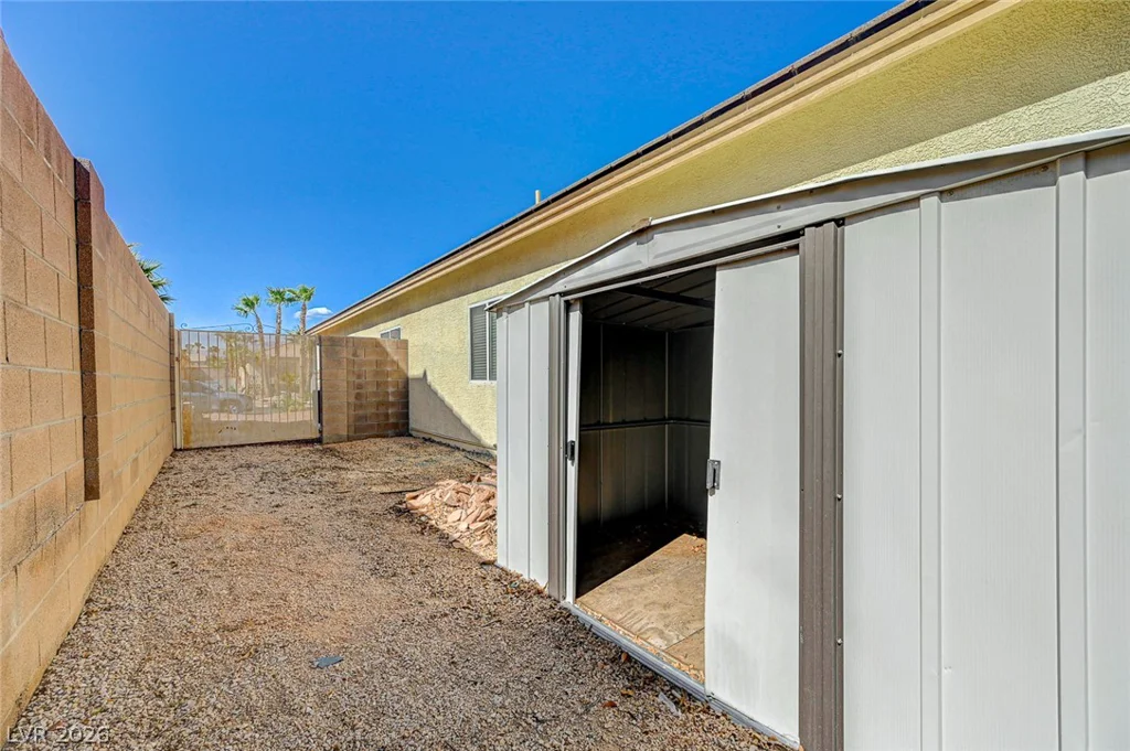 8921 Reining Spur, Las Vegas, NV 89143