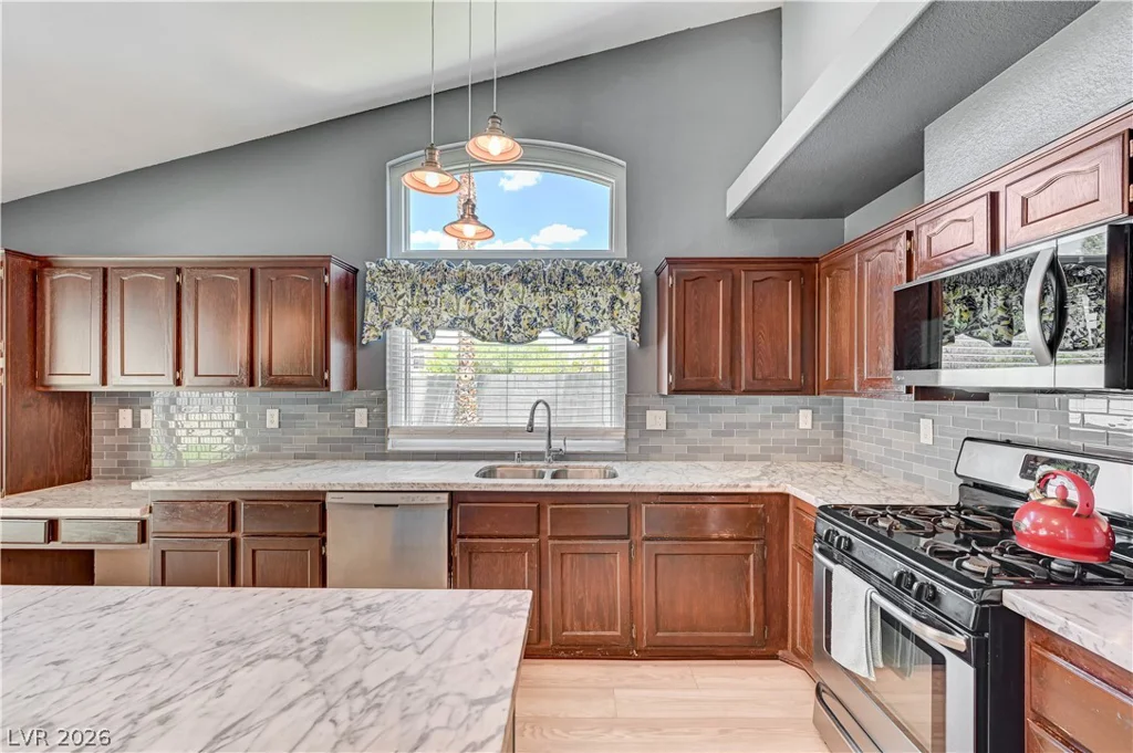1717 Royal Canyon, Las Vegas, NV 89128