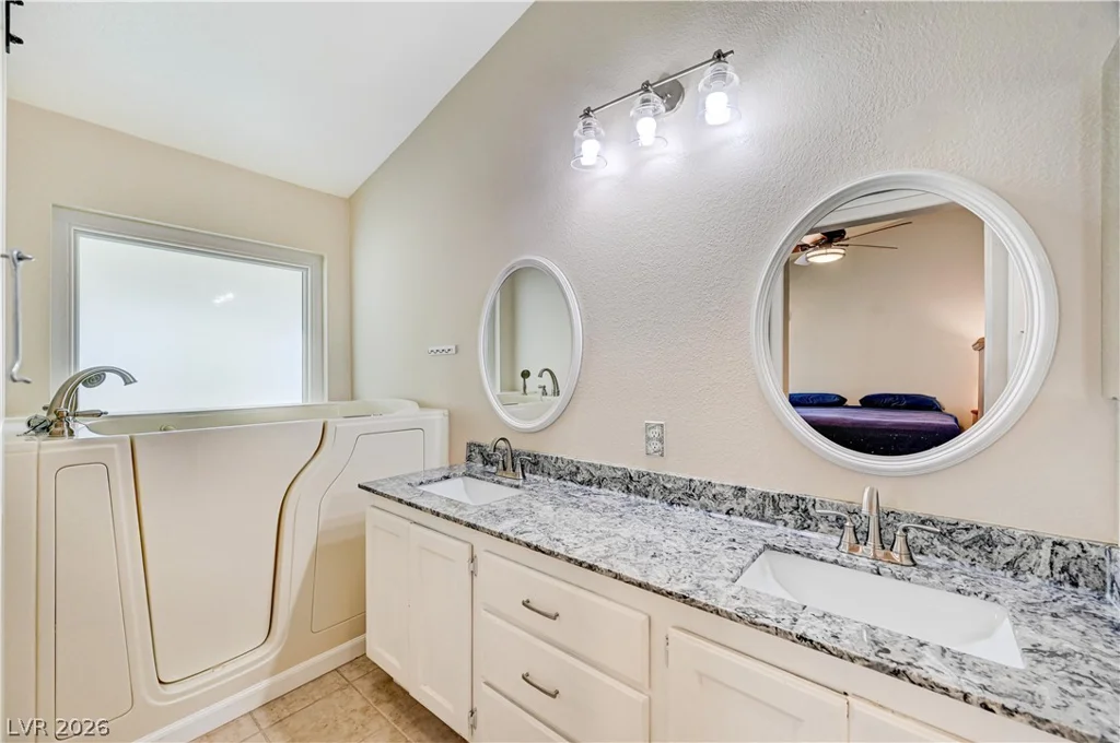 1717 Royal Canyon, Las Vegas, NV 89128
