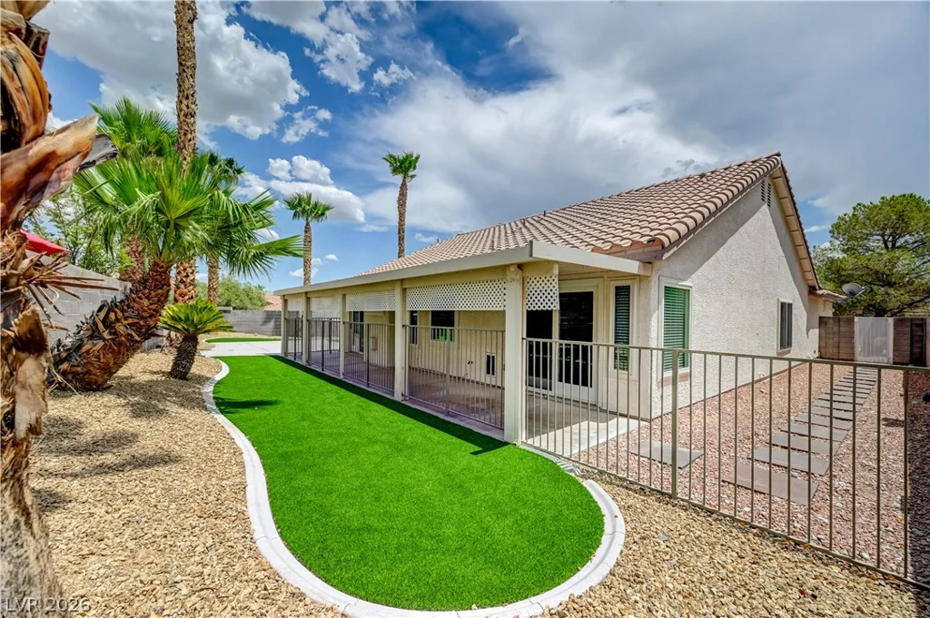 1717 Royal Canyon, Las Vegas, NV 89128
