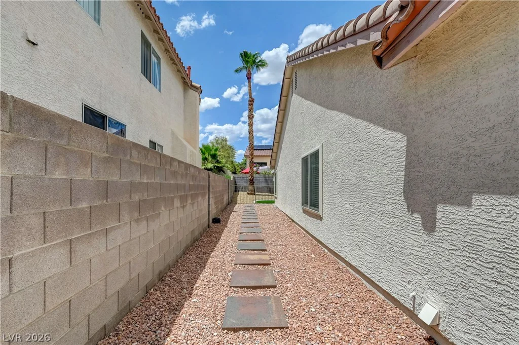 1717 Royal Canyon, Las Vegas, NV 89128