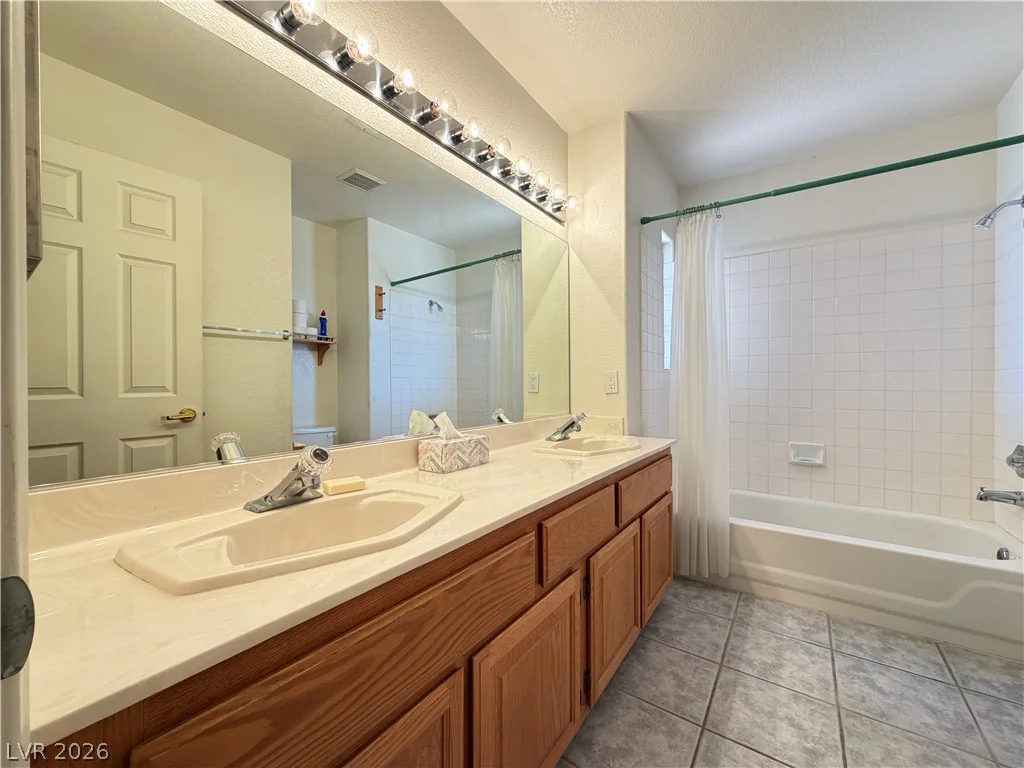8852 Polo Bay, Las Vegas, NV 89117