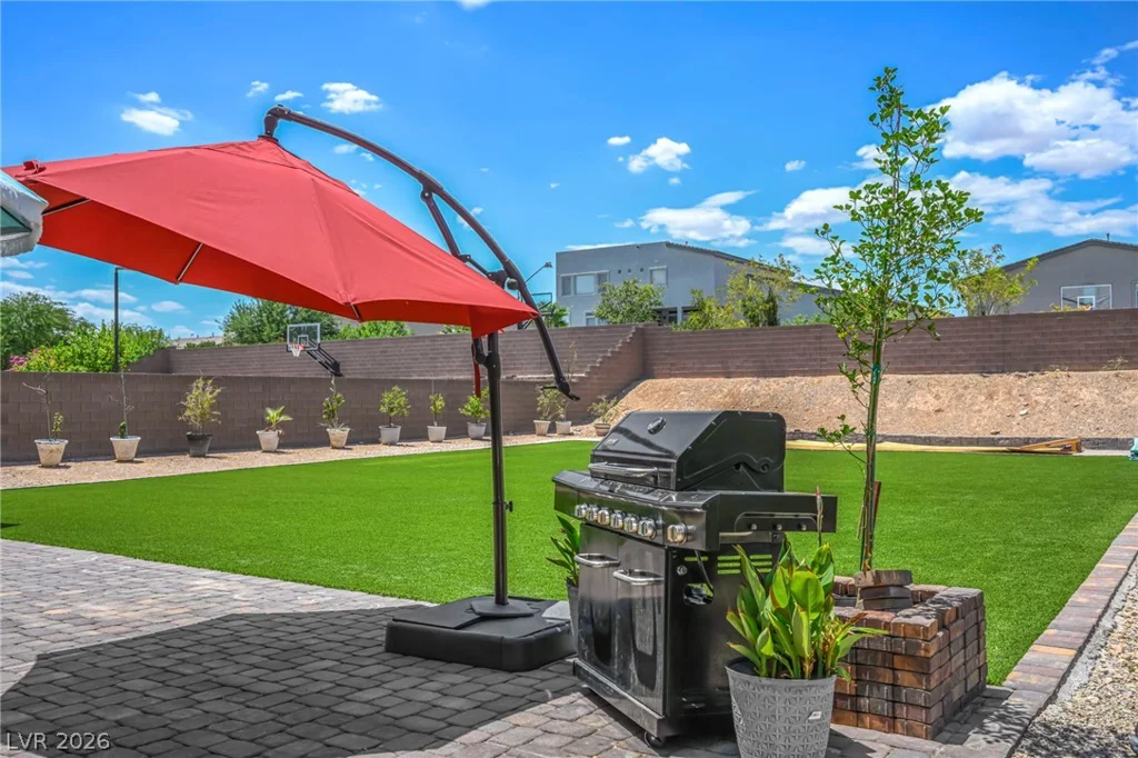 8557 Pioneer, Las Vegas, NV 89113