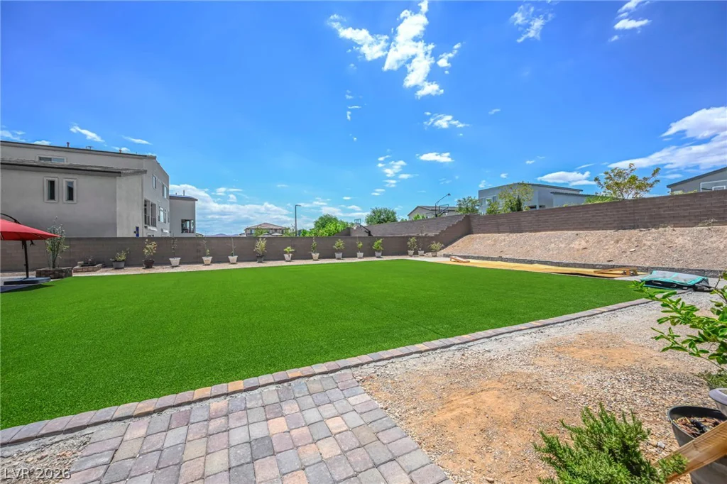 8557 Pioneer, Las Vegas, NV 89113