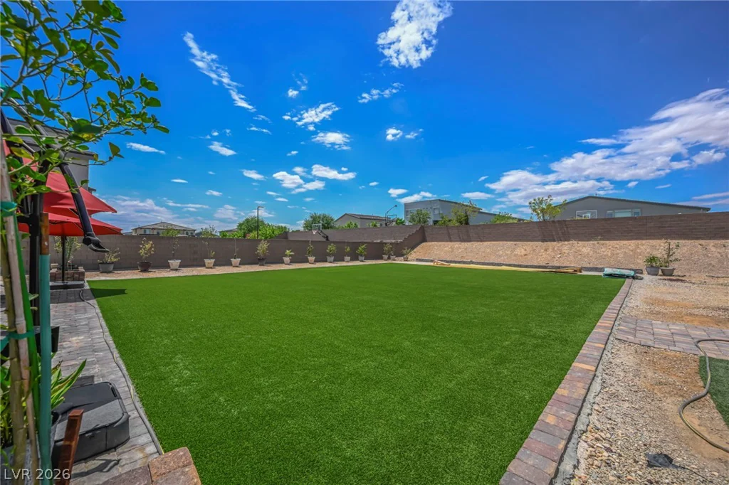 8557 Pioneer, Las Vegas, NV 89113