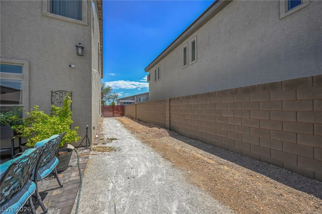 8557 Pioneer, Las Vegas, NV 89113