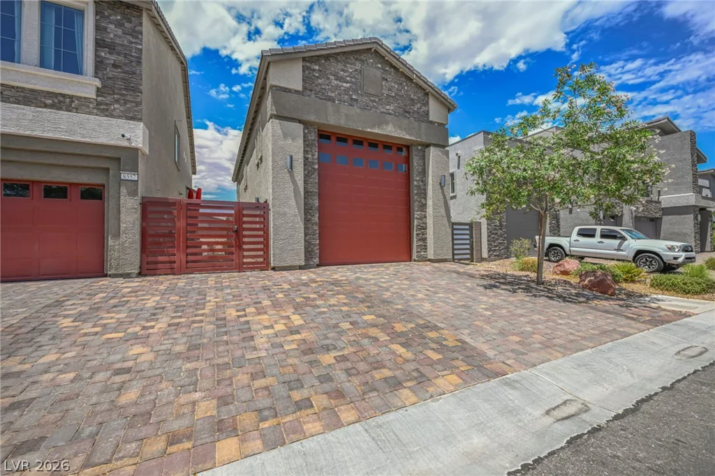 8557 Pioneer, Las Vegas, NV 89113